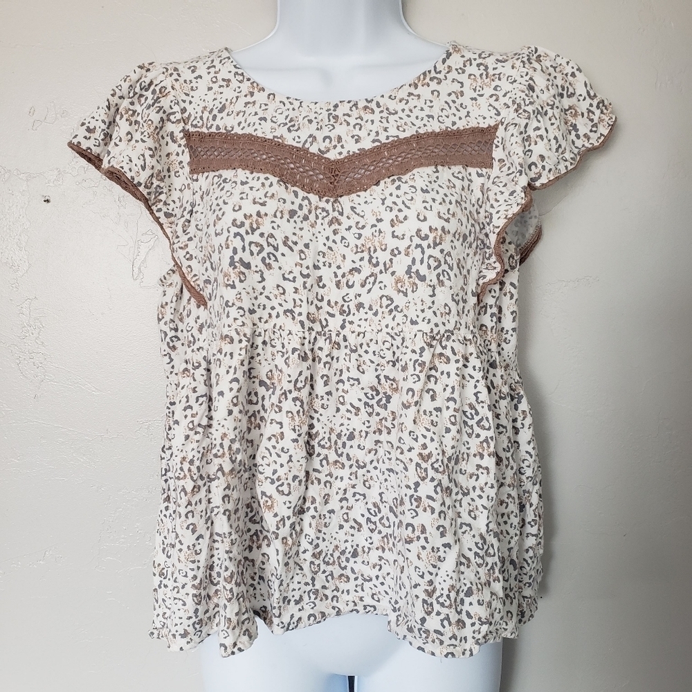 Hem & Thread Medium White Short Sleeve Blouse Brown Grey Leopard Ruffle Trim Top